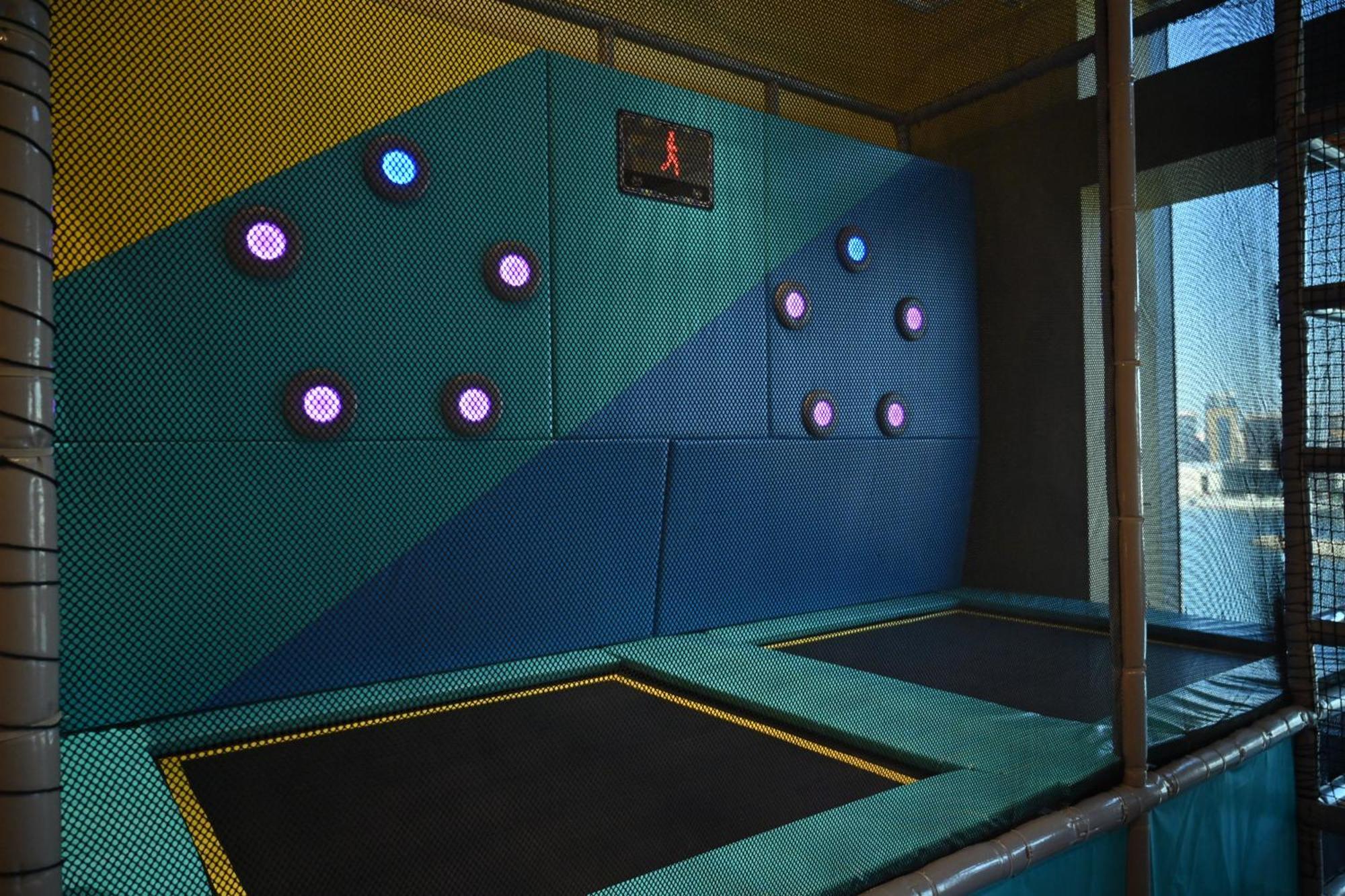 Hotel Onyx Rotana Manama Zewnętrze zdjęcie Climbing wall