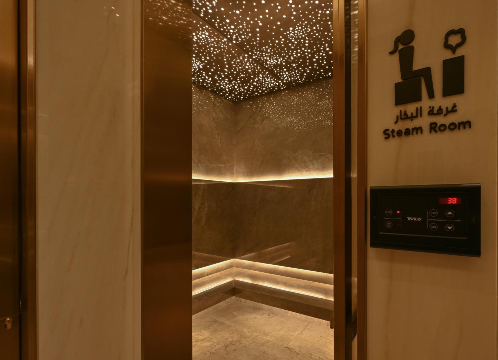 Hotel Onyx Rotana Manama Zewnętrze zdjęcie A steam room in a hotel