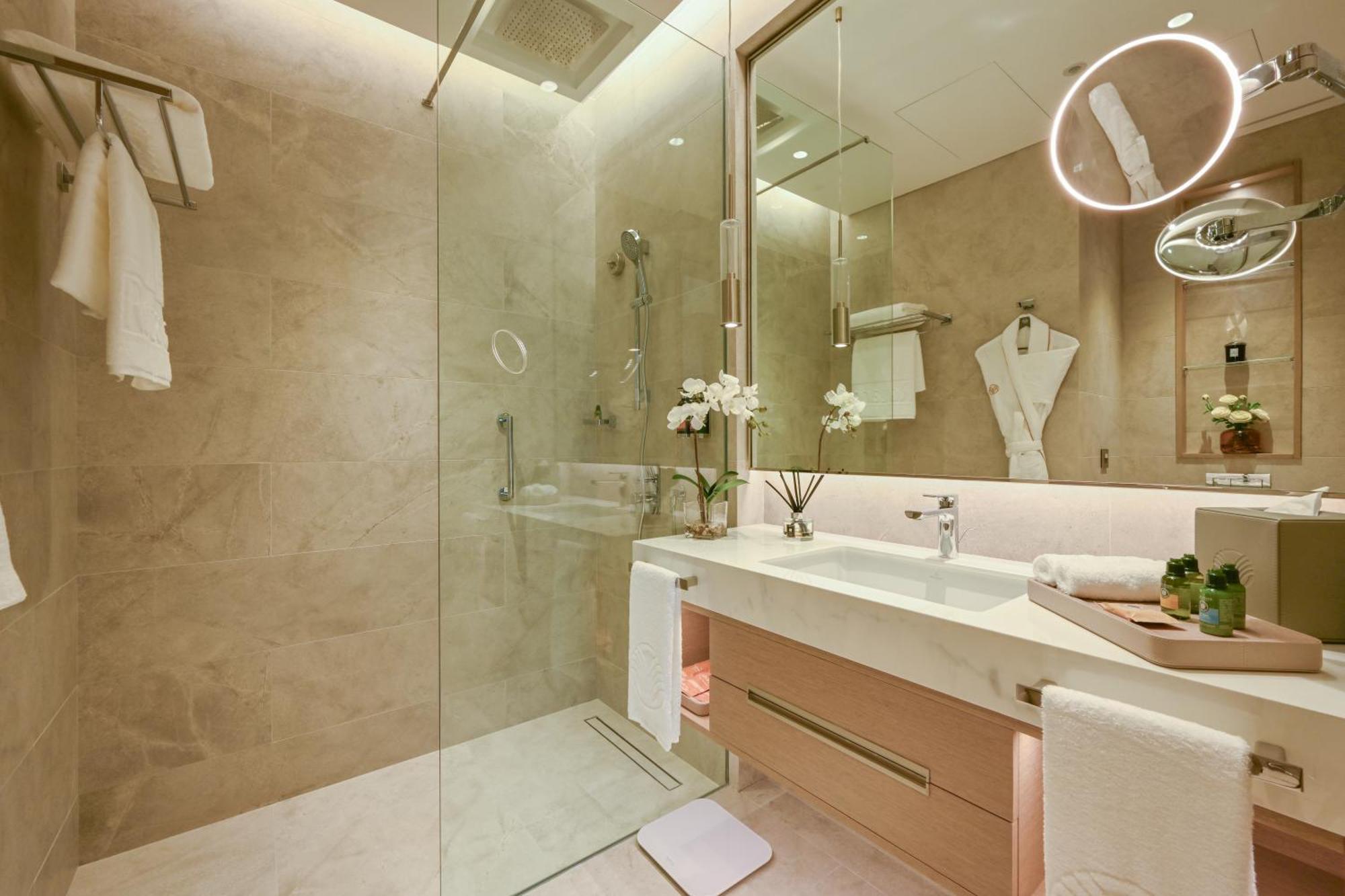 Hotel Onyx Rotana Manama Zewnętrze zdjęcie A bathroom in a hotel